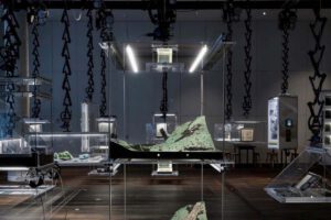 MTS Movietech Humboldt Berlin Museum Floating Vitrines 4 1200x800